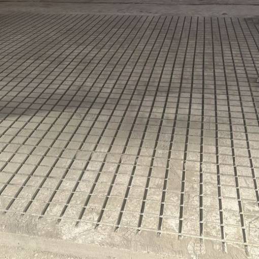 Фото нарезка штроб противоскольжения в бетонных полах.jpg